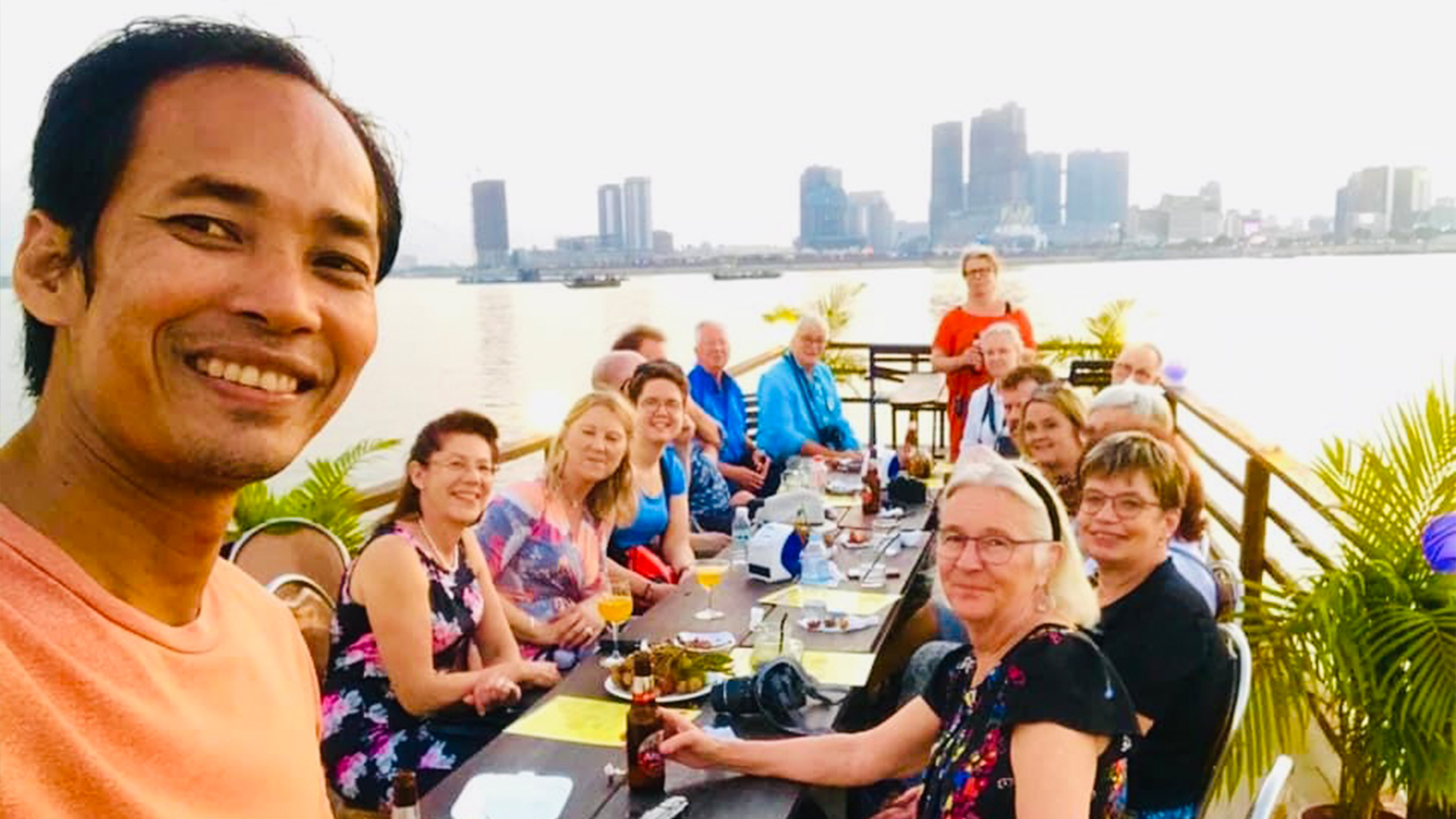 solimny-with-customers-in-phnom-penh